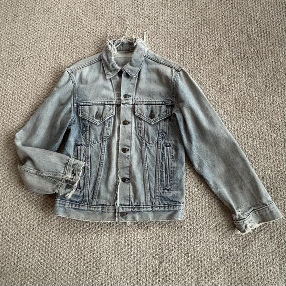 Levi’s Kids XL Denim Jacket Distressed Faded Blue Trucker Youth 14/16 Frayed Hem - Picture 11 of 11
